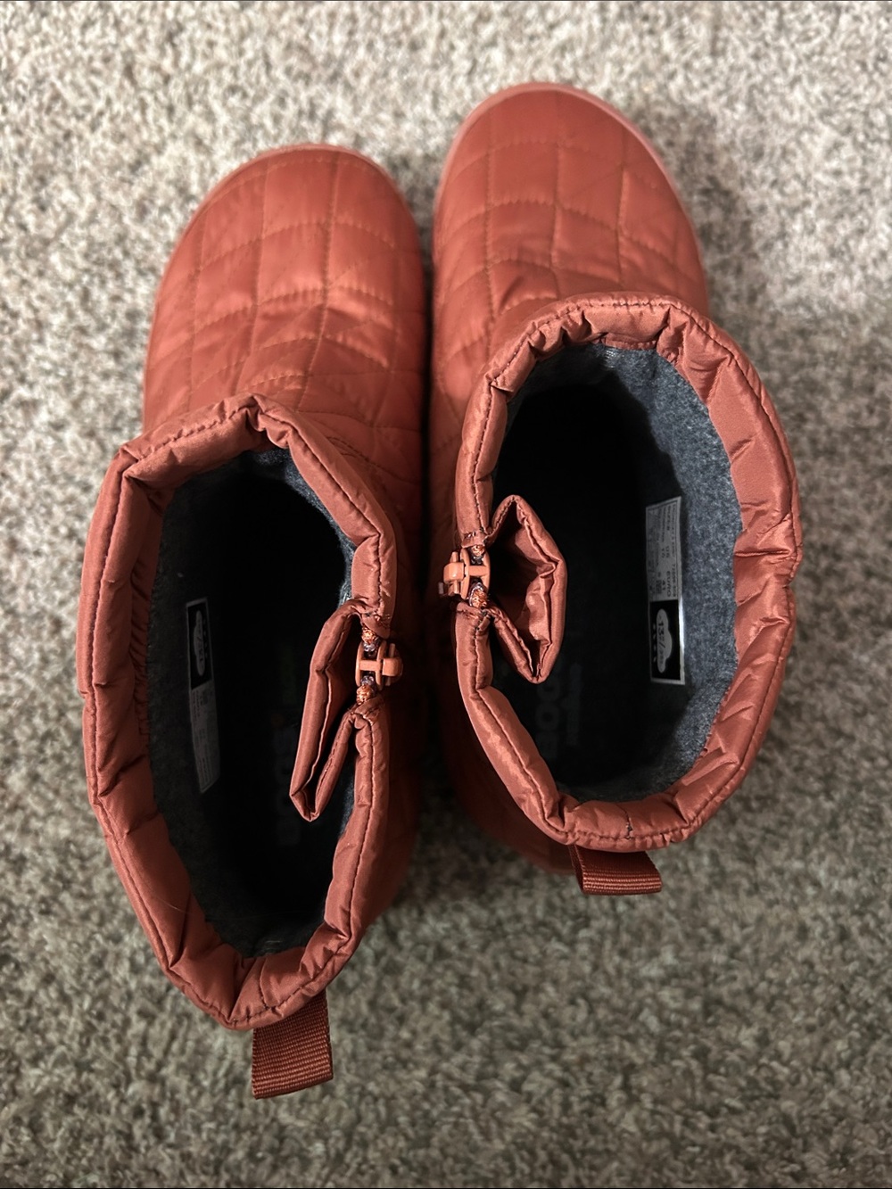 Bogs Rust Quilted Slip-On Snowday ll Short.  Size 10.
